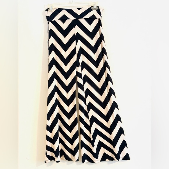 About A Girl Pants - About A Girl Bohemian Chic Black and Cream Wide Leg Palazzo Pants Size L